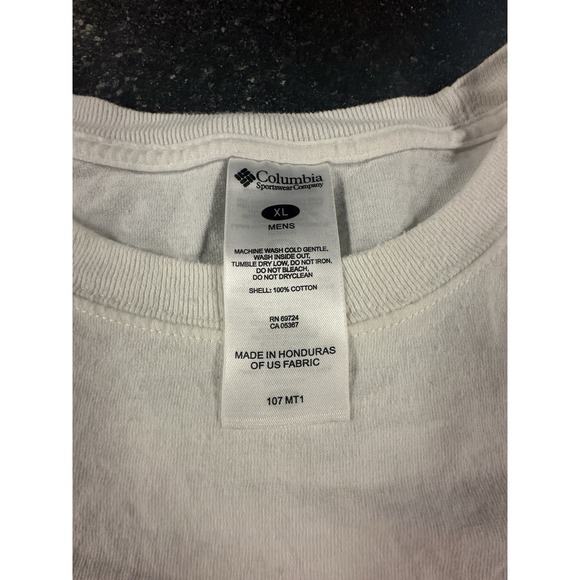 Vintage Columbia T-Shirt Men's XL White Bite Me Marlin Fishing Skull Graphic Tee - Picture 4 of 7